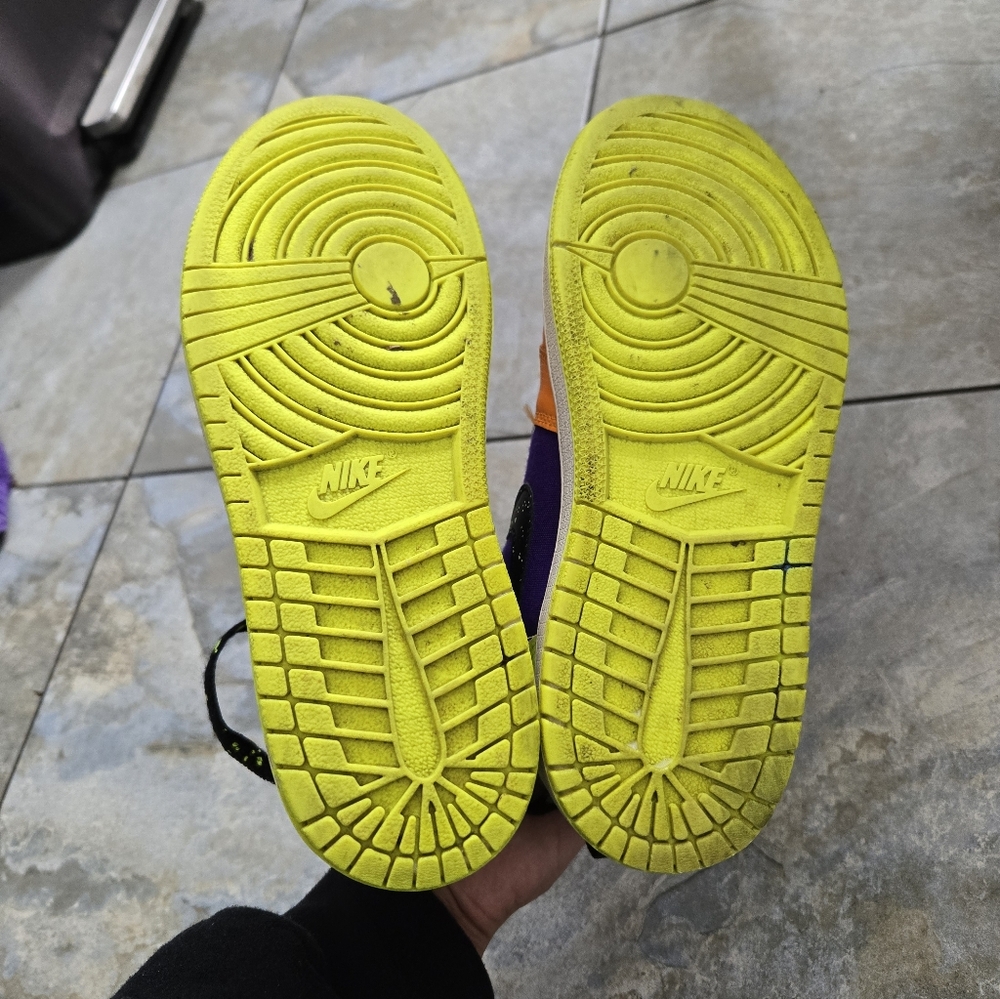 Air Jordan 1 Mid SE Boys' Shoes - Picture 3 of 10